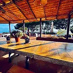 Ioli Vesuvio Couette-café